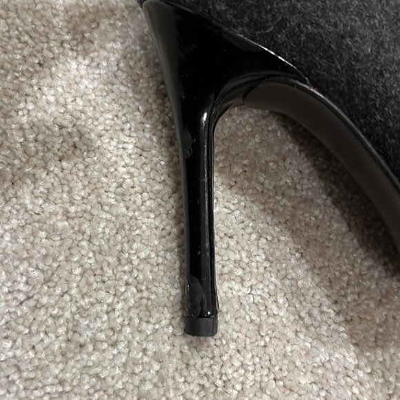 Stuart Weitzman Gray Round Toe Heels - Picture 5 of 9